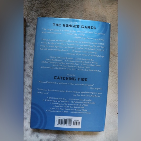 The Hunger Games Trilogy Hard Cover Box Set. Written by Suzanne Collins - Picture 12 of 15